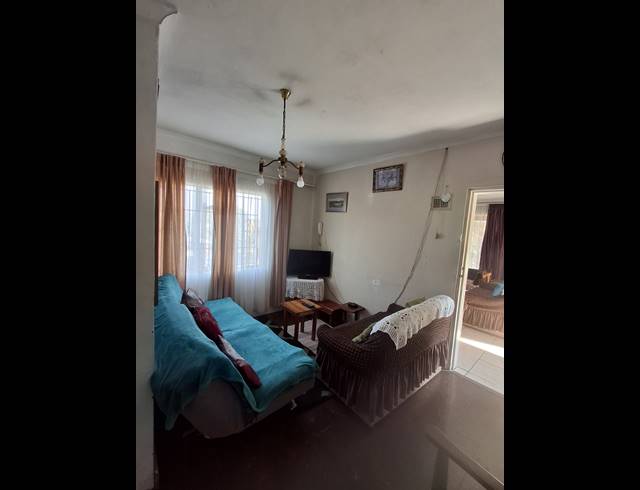 5 BEDROOM FREESTANDING FOR SALE IN EASTWOOD